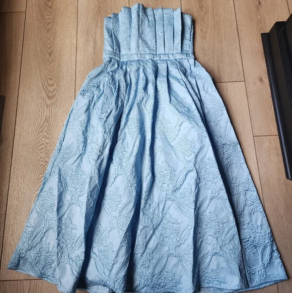 entro Strapless Powder Blue Textured Midi Ball Gown - Picture 4 of 5